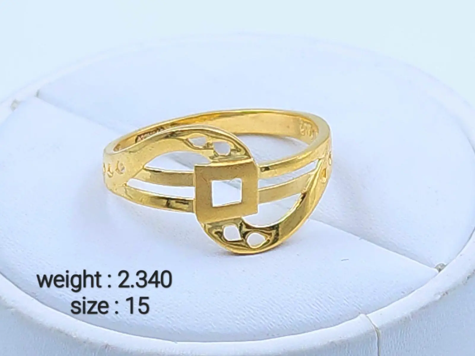 Gold Ladies Ring