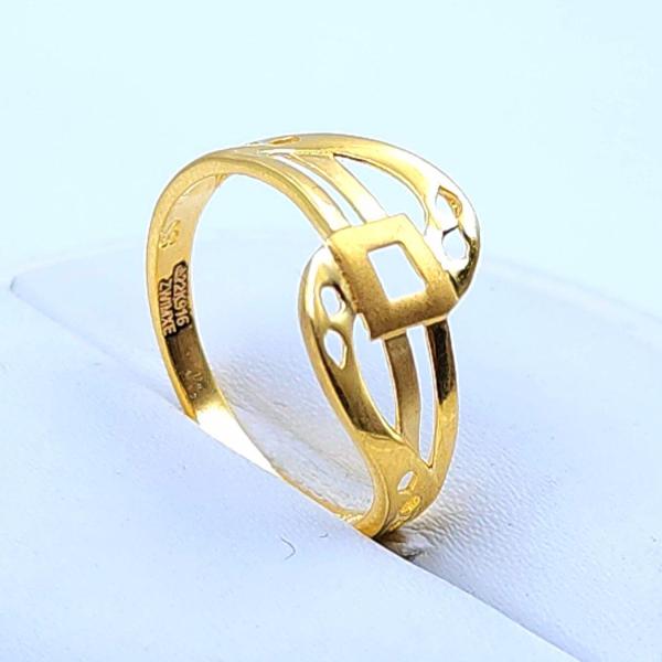 Gold Ladies Ring