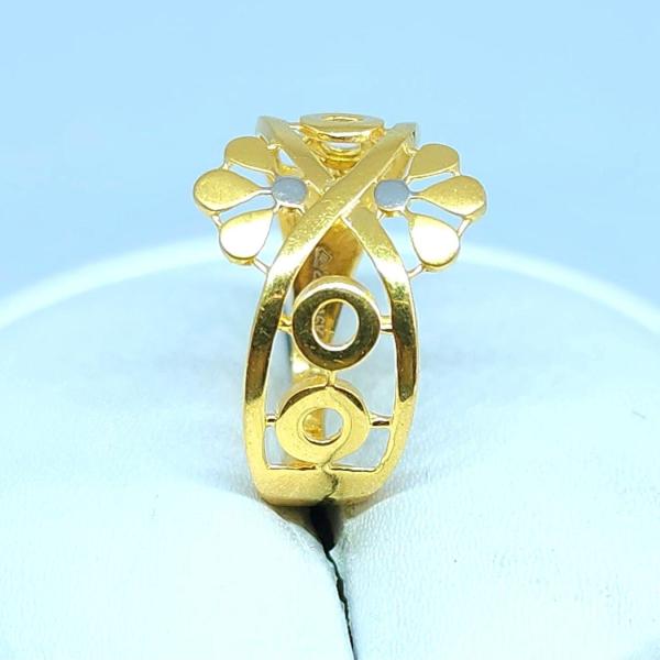 Gold Ladies Ring