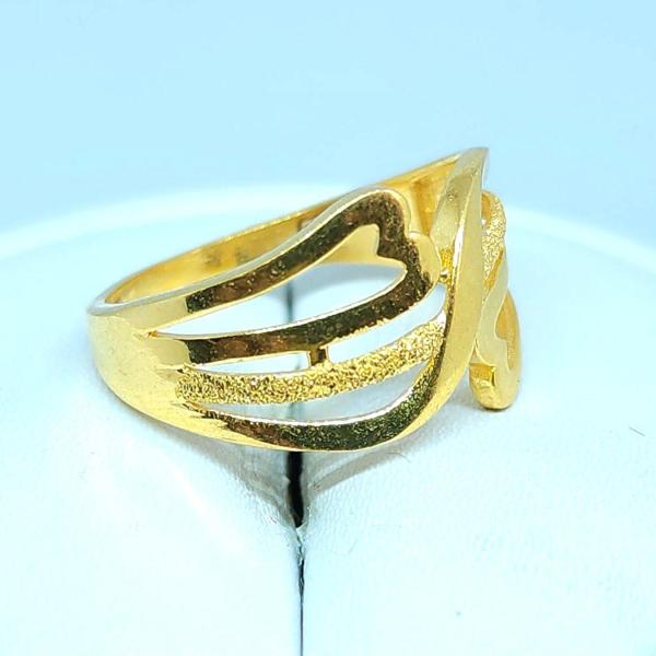 Gold Ladies Ring