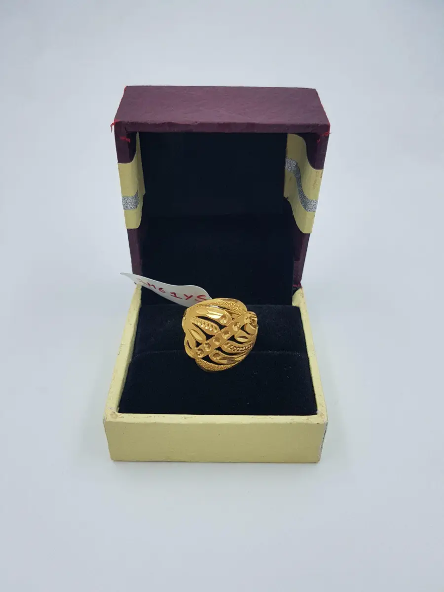 Beautiful Gold Ladies Ring with Plain Design