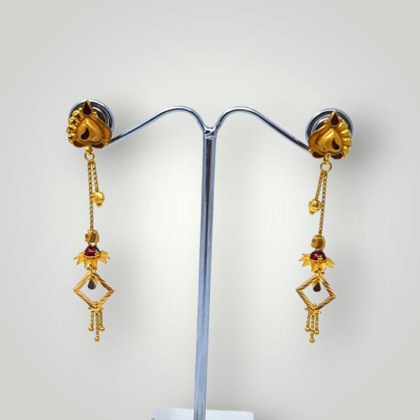 Adoreable Ladies Gold Long Earrings in Amazing Design 