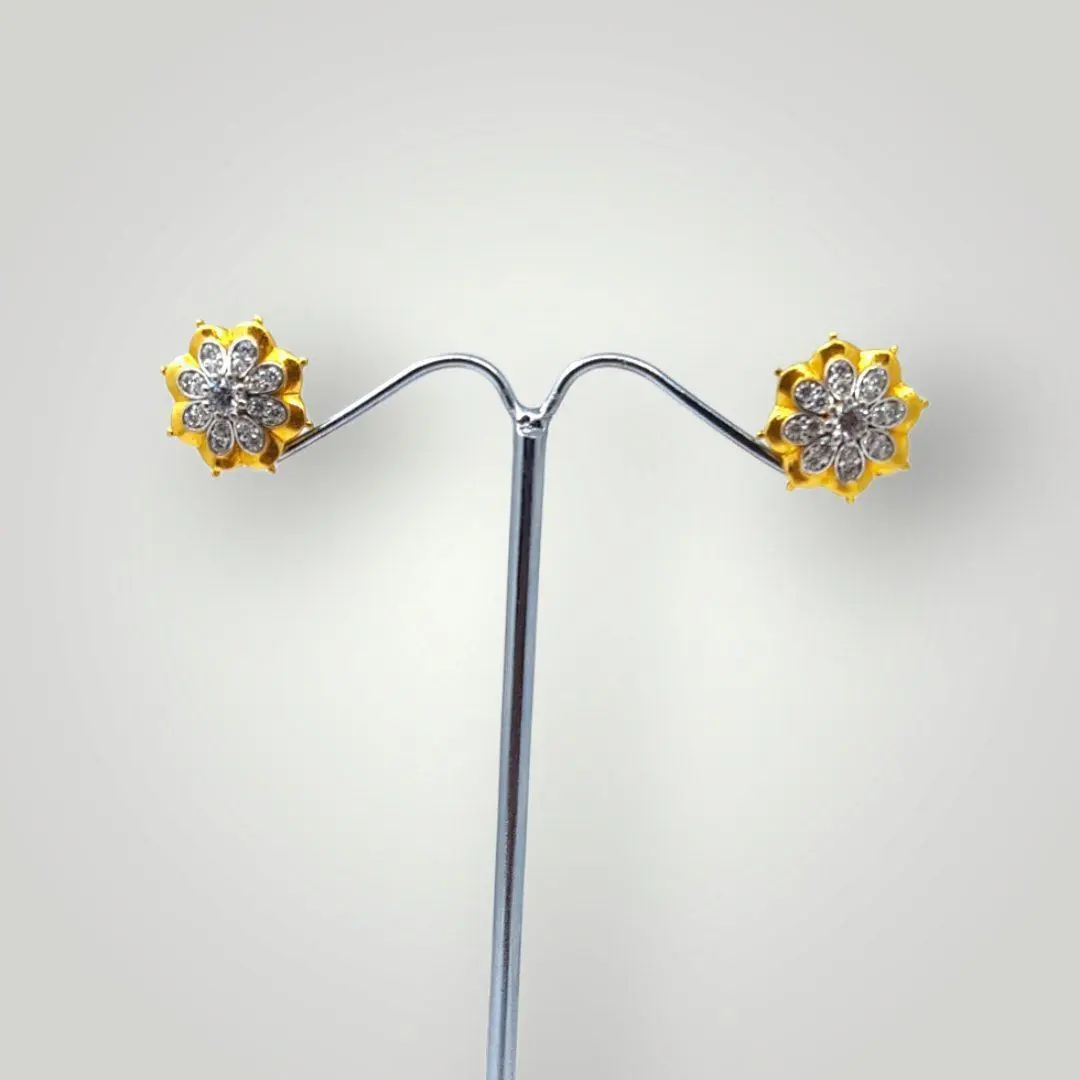 Ladies Gold Zerkon Earring