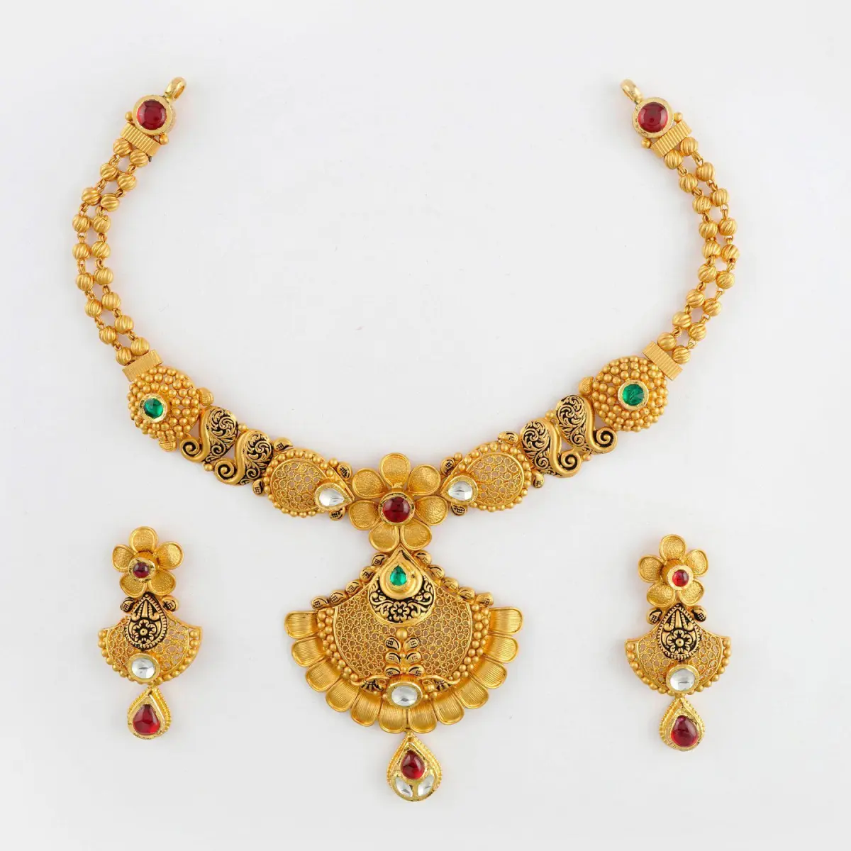 Adoreable Gold Antique Necklace Set with Beautiful Design 