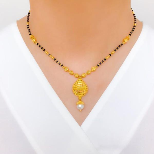 Elegant Reflective Pearl Drop Mangalsutra