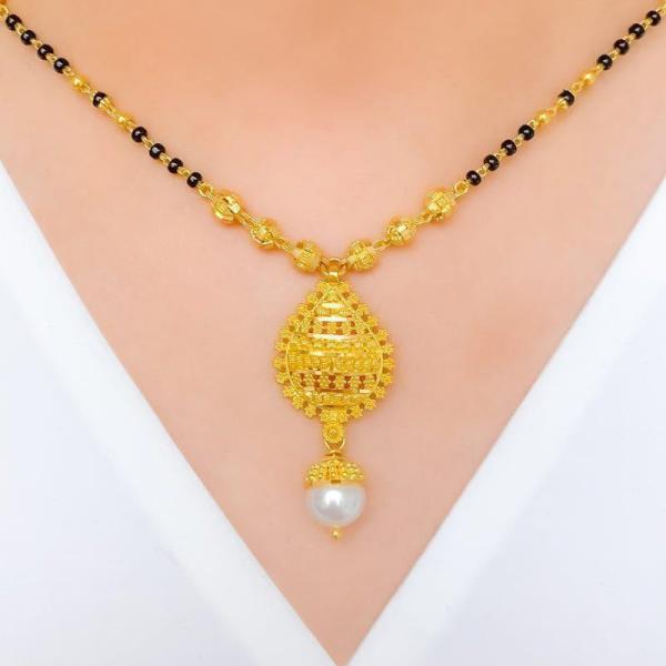 Elegant Reflective Pearl Drop Mangalsutra