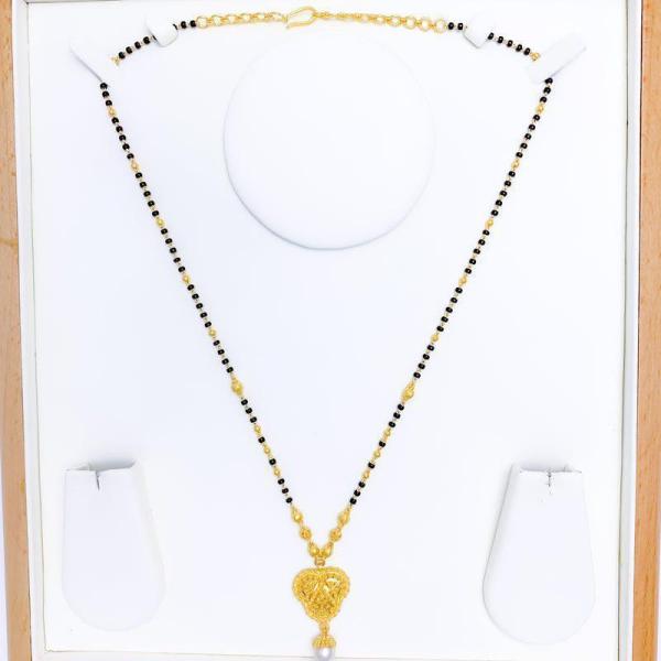 Clover High Finish Black Bead Necklace