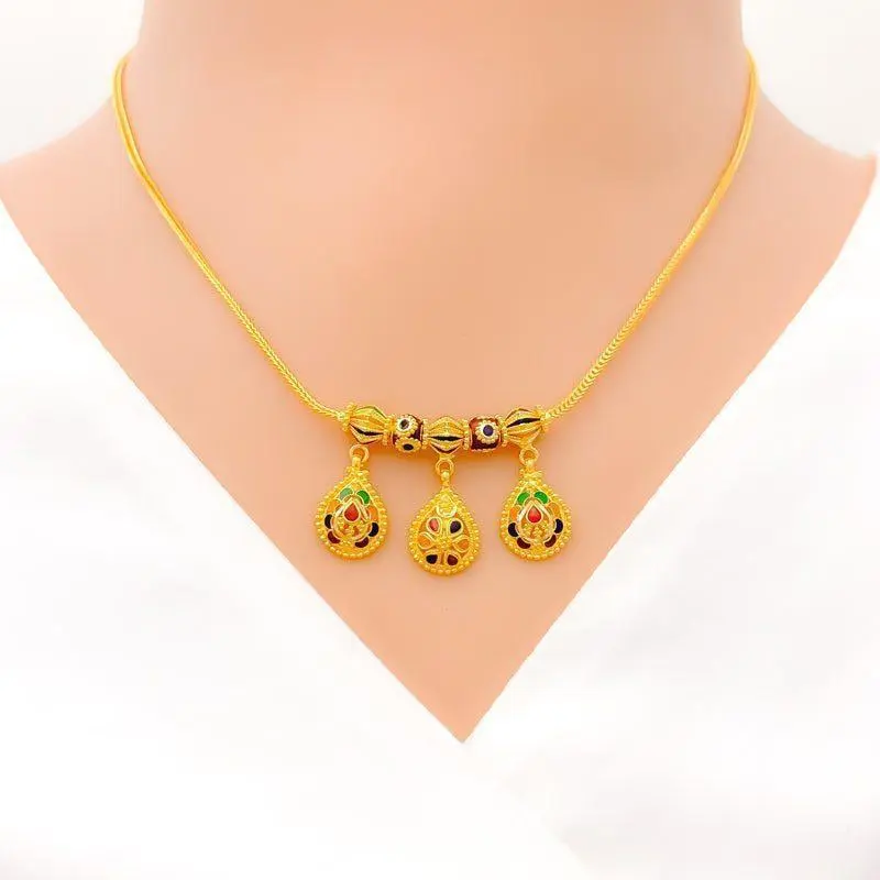 Decorative Glossy Necklace Set