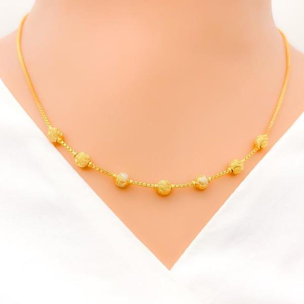 Trendy Iconic Orb Chain 17"