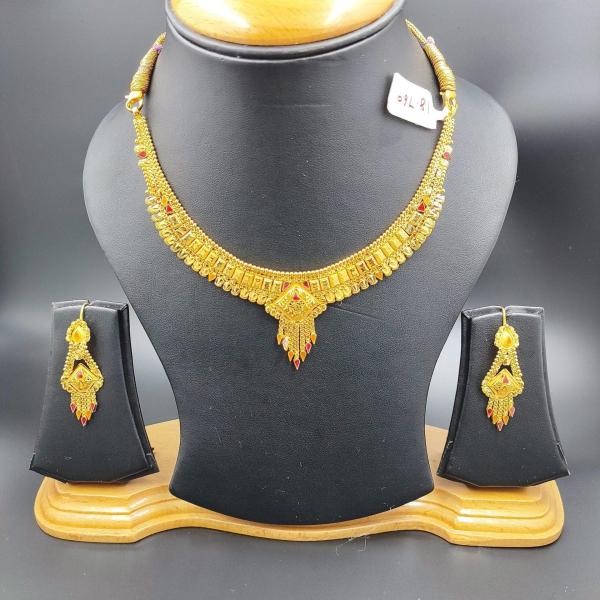 Antique Gold Light Weight Necklace Set in 18 gm