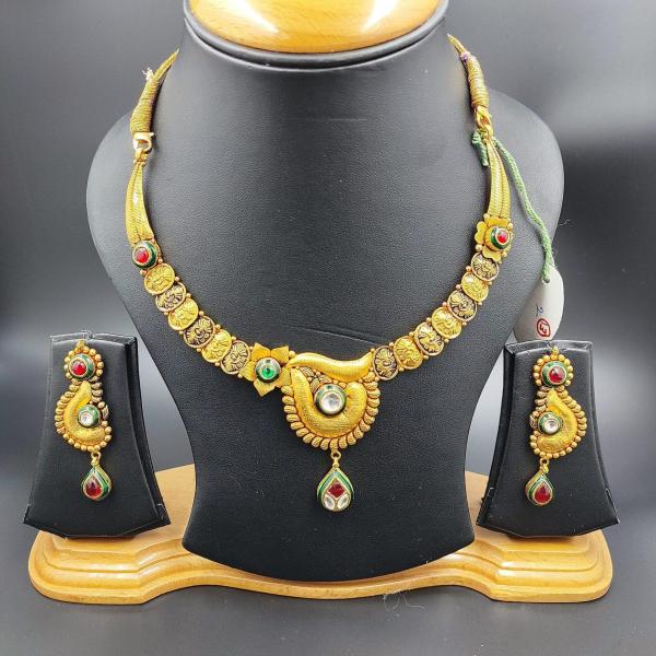 Adoreable Antique Styled Gold Kundan Necklace Set