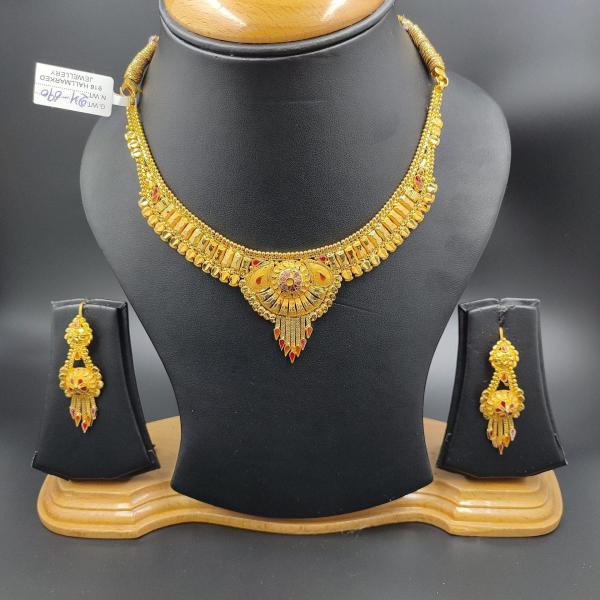 Antique Styled Gold Necklace Set with Beautiful Designs