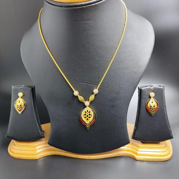 22 Karat Gold Kitty Set with Zerkons and Leaf Shape