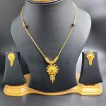 22 Karat Gold Kitty Set in Round Shape and Plain Design