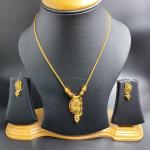 22 Karat Gold Kitty Set in Beautiful Bow Shape and Fabulous design