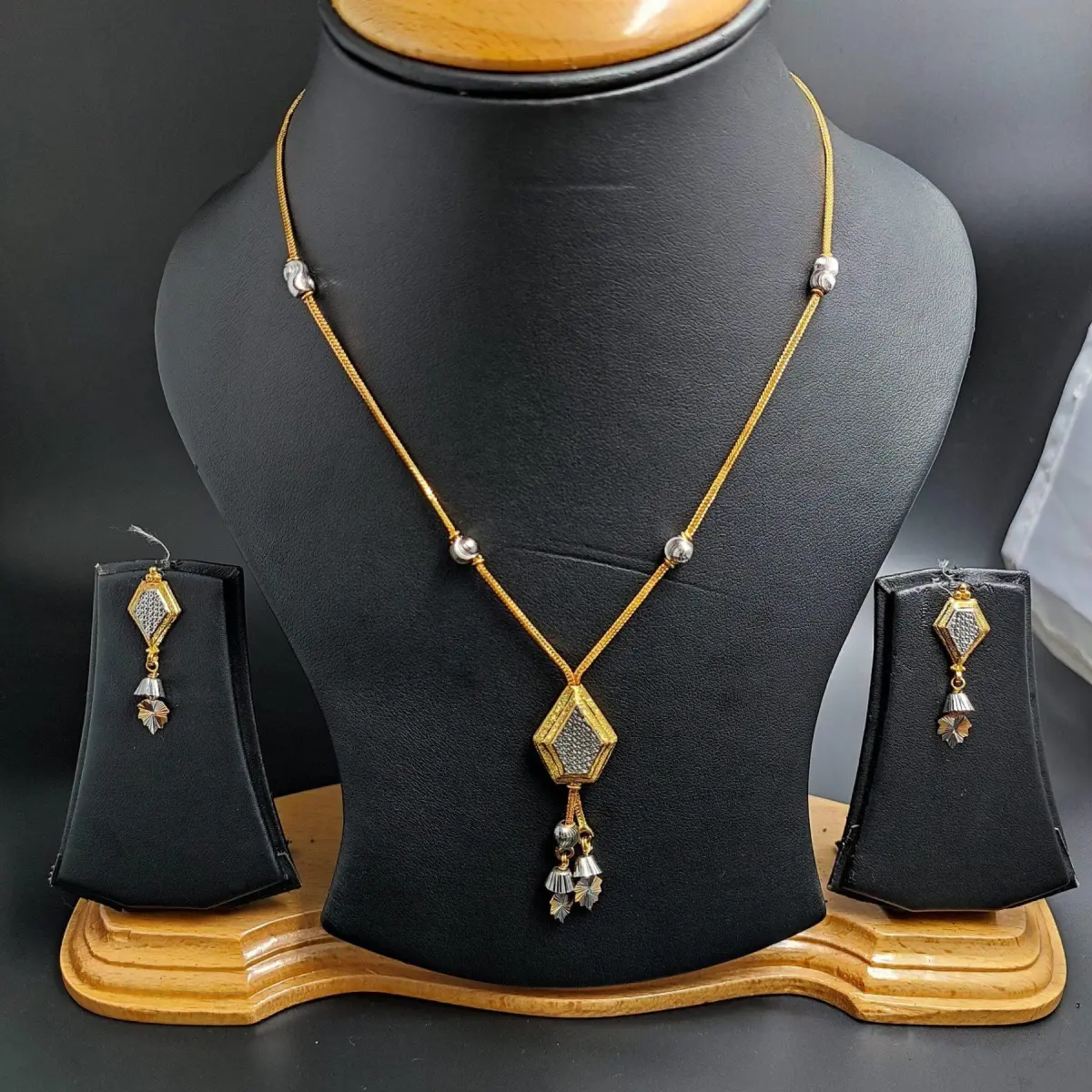 22 Karat Gold Fancy Kitty Set