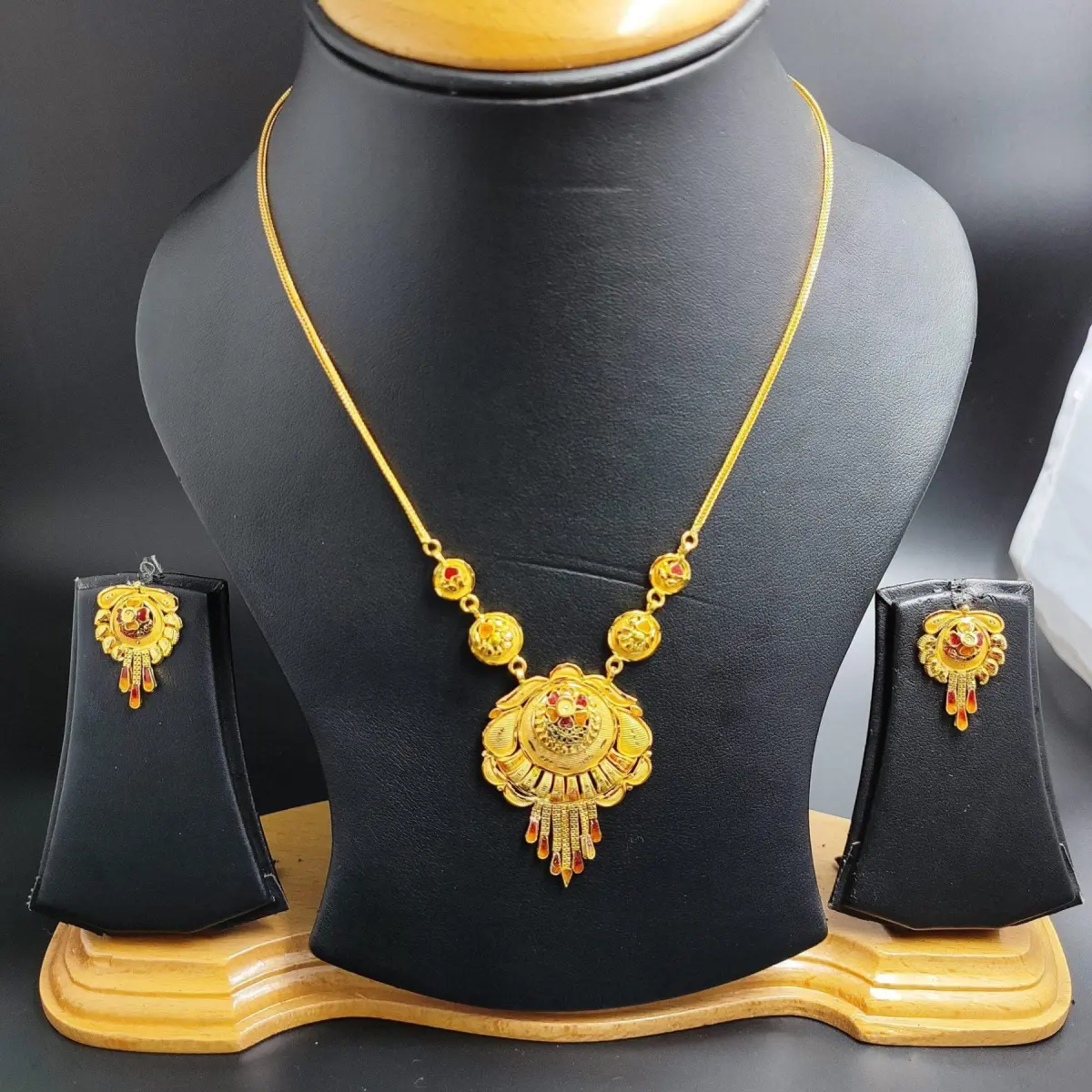 22 Karat Gold Antique Kitty Set for Ladies