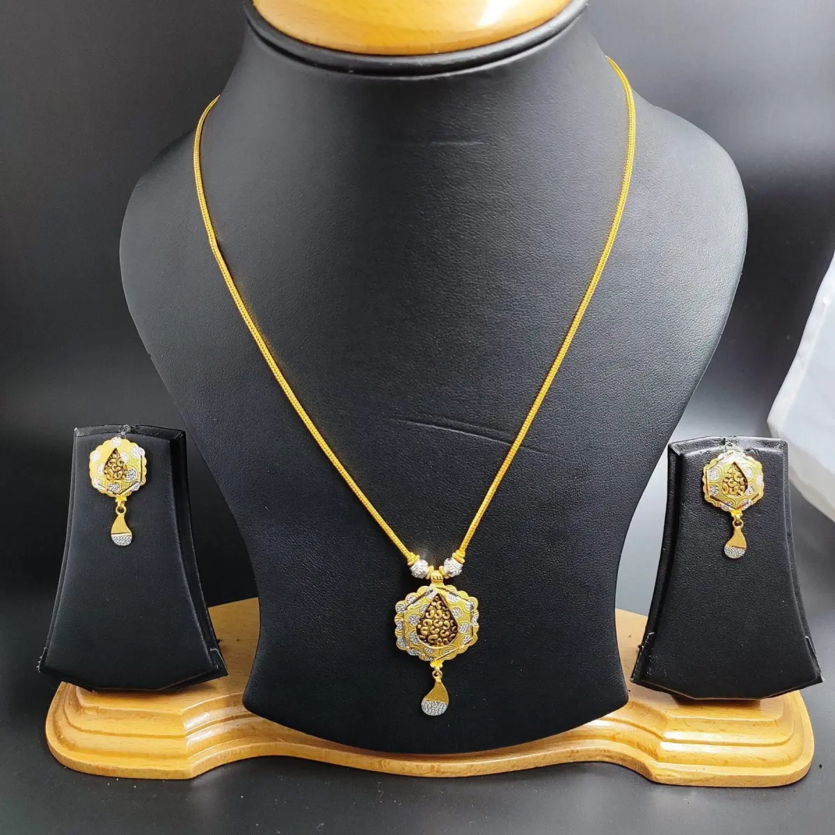 22 Karat Gold Kitty Set in Turkish Design