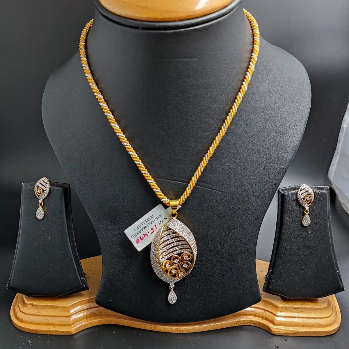 22 Karat Beautiful Gold Zerkon Pendant Set With Earrings