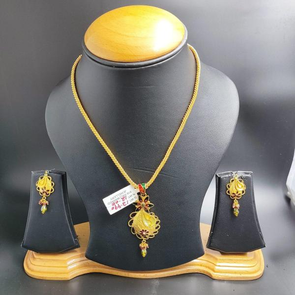 22 Karat Gold Pendant Set With Earrings with Flowers and Beautiful Design