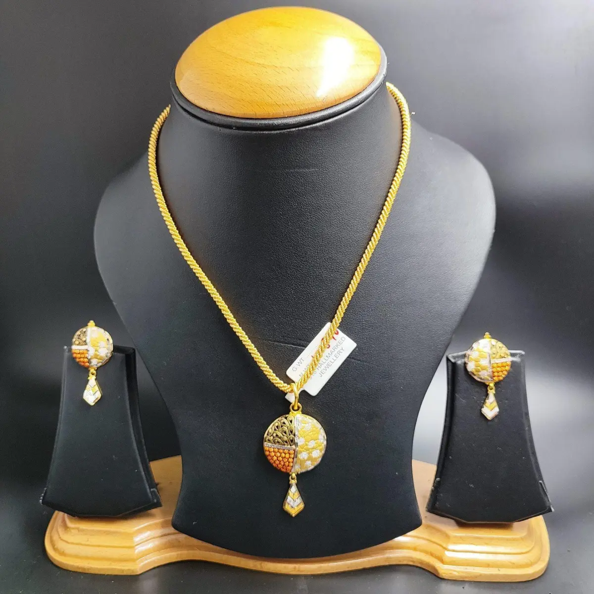 22 Karat Gold Pendant Set With Earrings with Beautiful Desgin