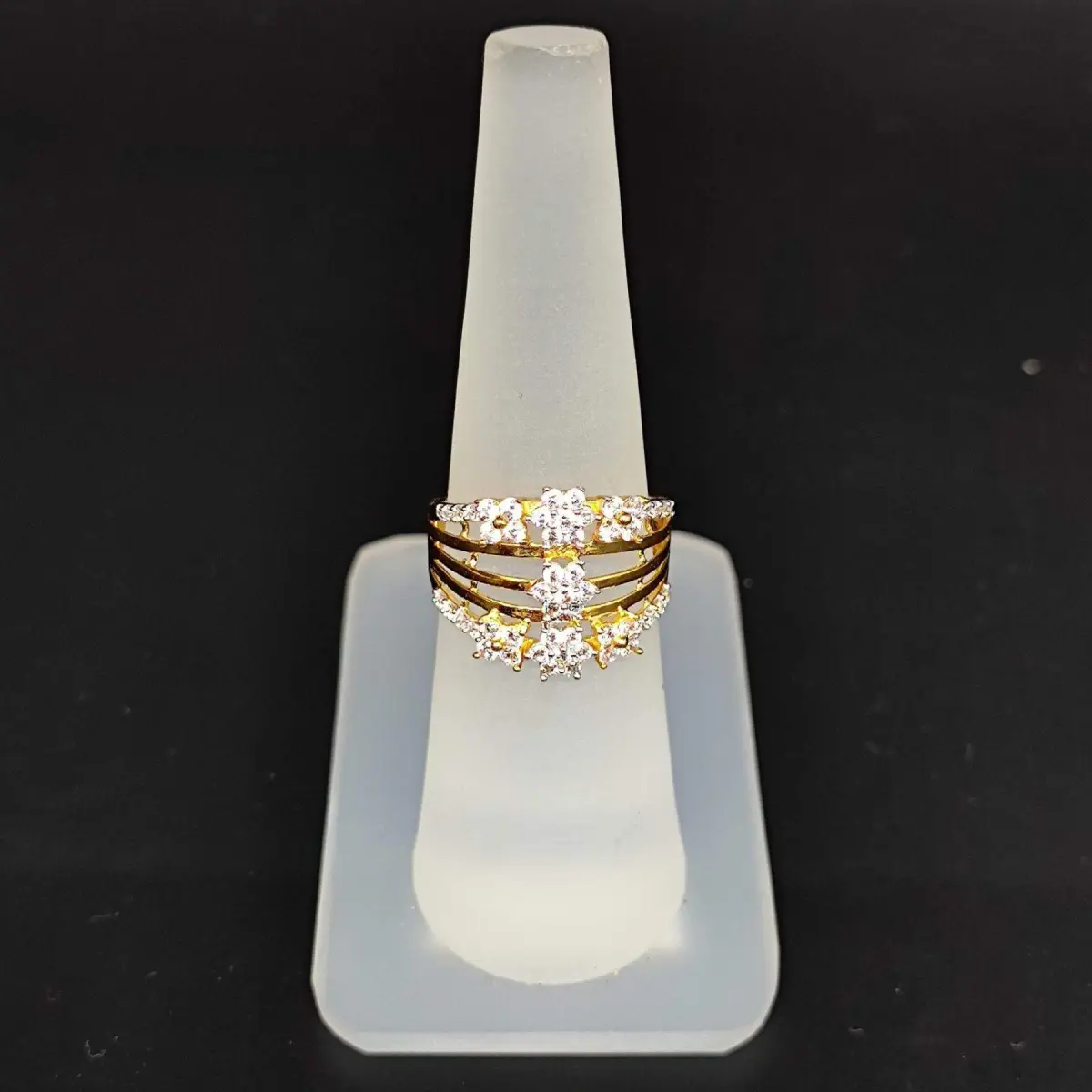 22 Karat Ladies Yellow Gold Ring in Elegant Design