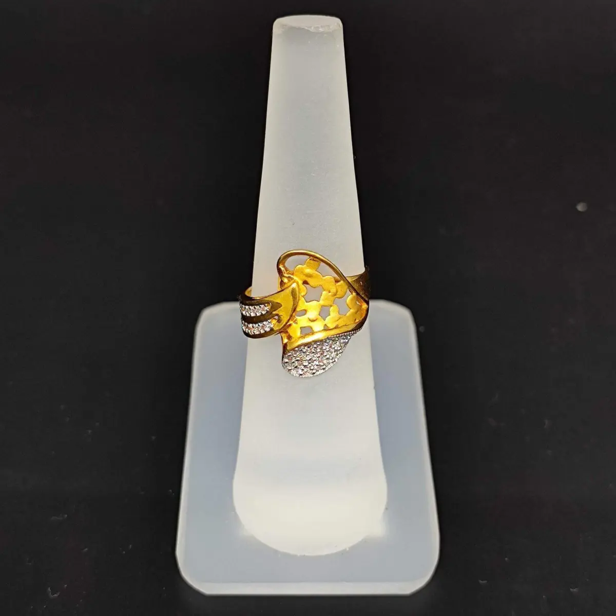 22 Karat Yellow Gold Leaf Pattern Ring