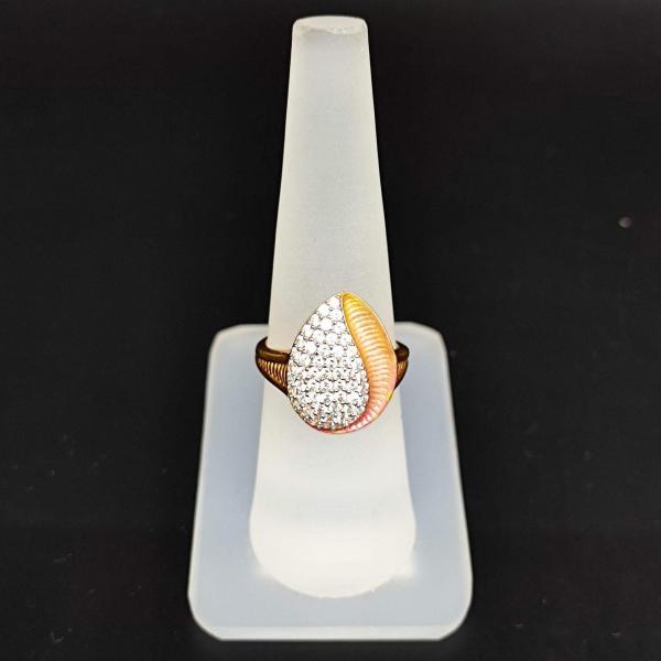 Adorable 22 Karat Yellow Gold Ring Leaf Pattern