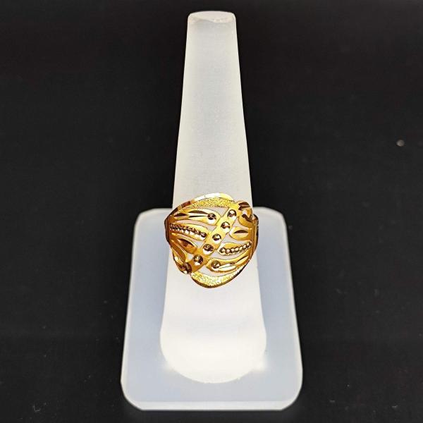 22 Karat Yellow Gold Ladies Ring with Leaf Design