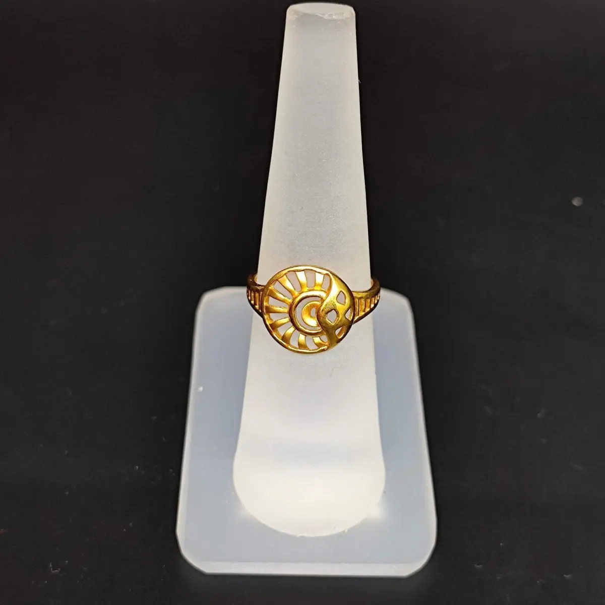 22 Karat Yellow Gold Beautiful Ladies Ring