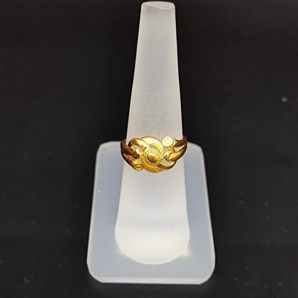 22 Karat Yellow Gold Ladies Ring in Flowers Design