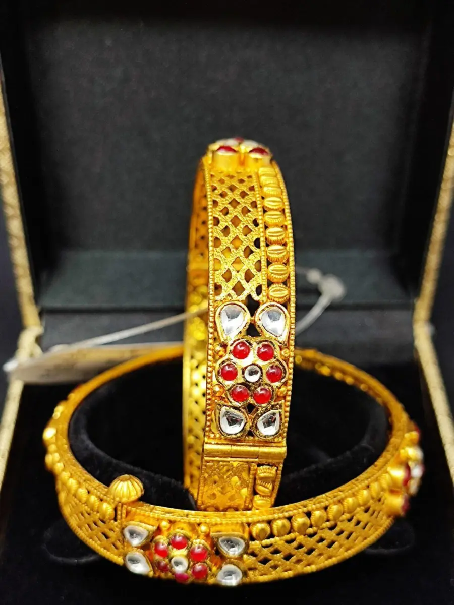 916 Hallmarked Pure Gold Fancy Kangan for Ladies with Amazing Stones & Design