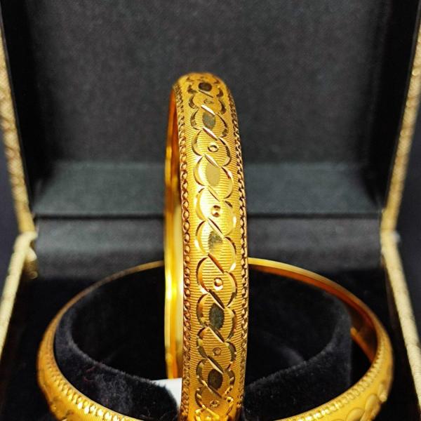 916 Hallmarked Beautiful Gold Ladies Kangan for Daily Use