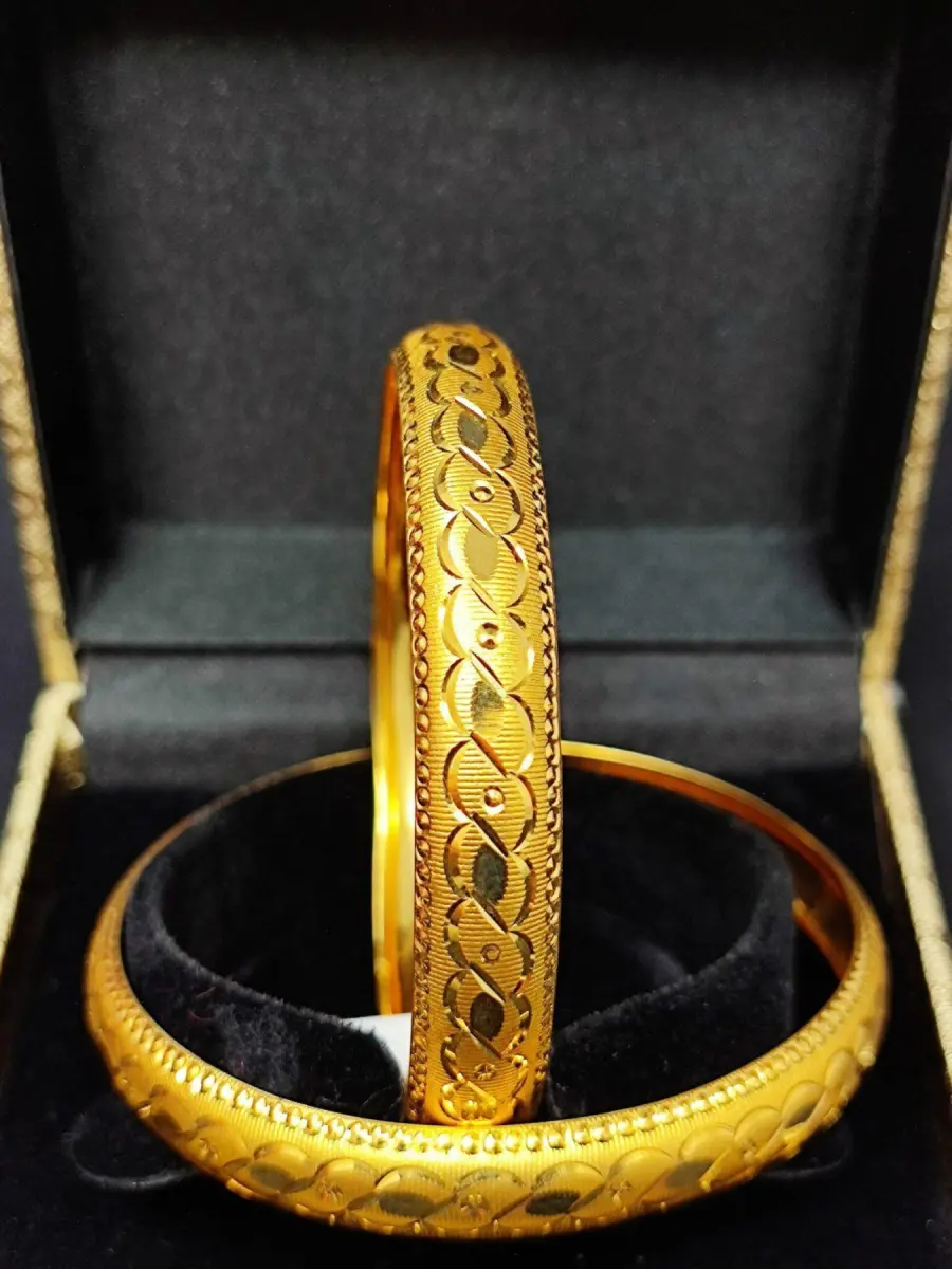 916 Hallmarked Beautiful Gold Ladies Kangan for Daily Use