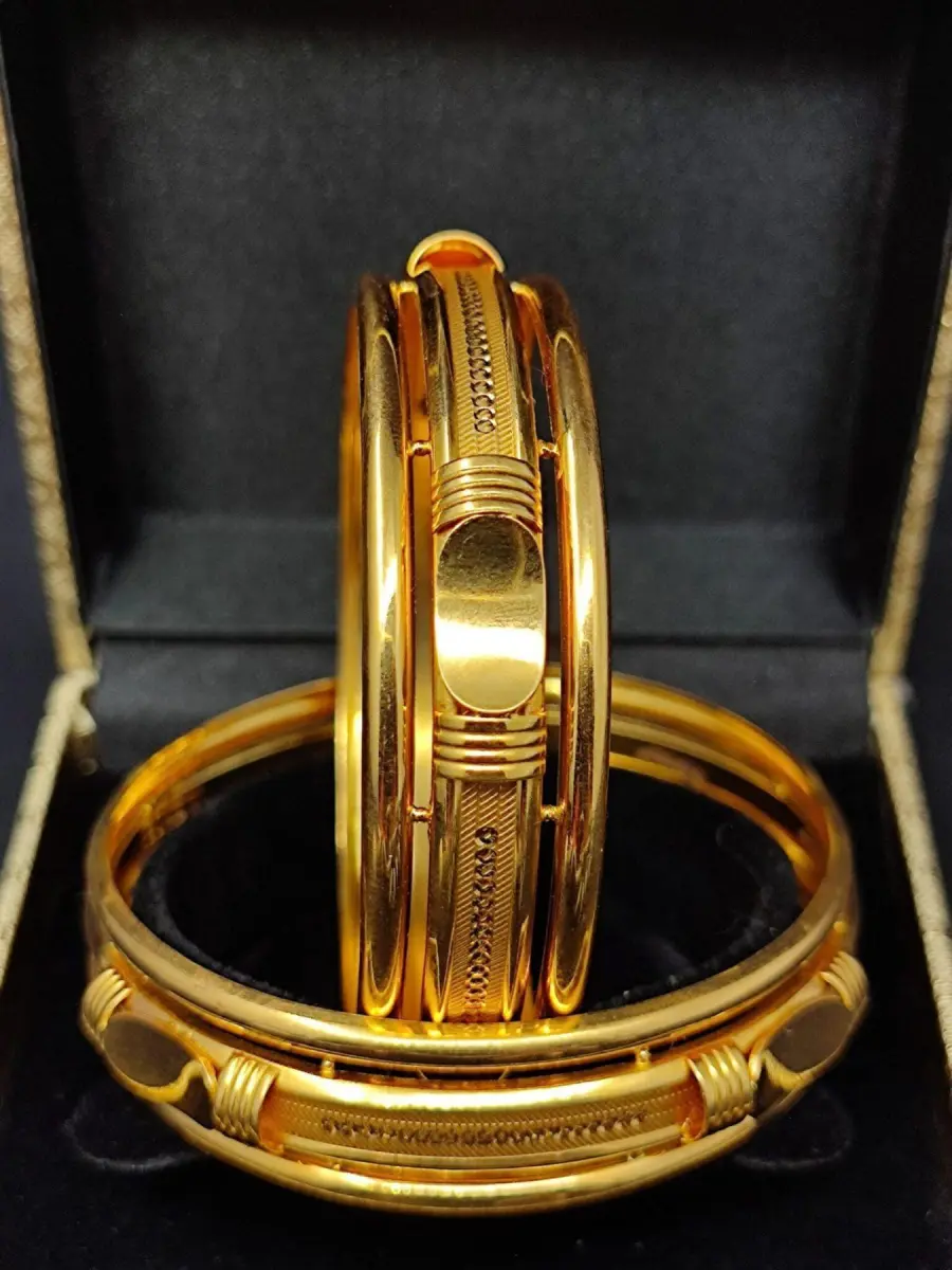 916 Hallmarked Fancy Design Solid Gold Kangan for Ladies