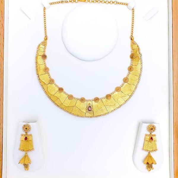 Contemporary Patta Necklace Set