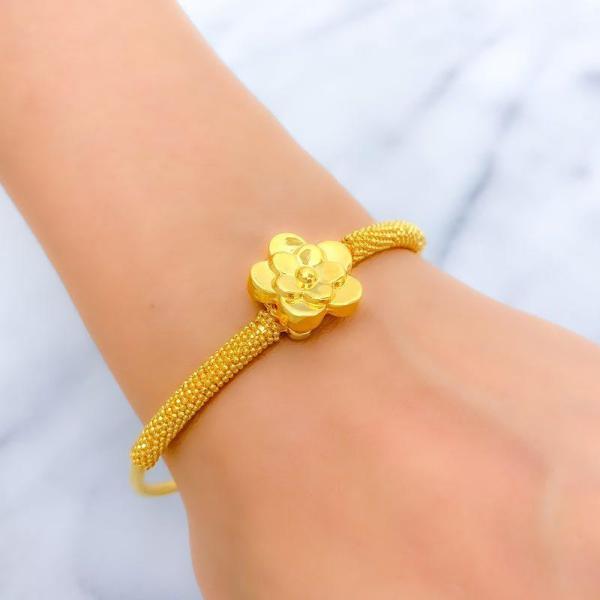 Glossy Floral Bangle Bracelet