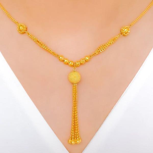 Delightful Flower Accented Necklace Set