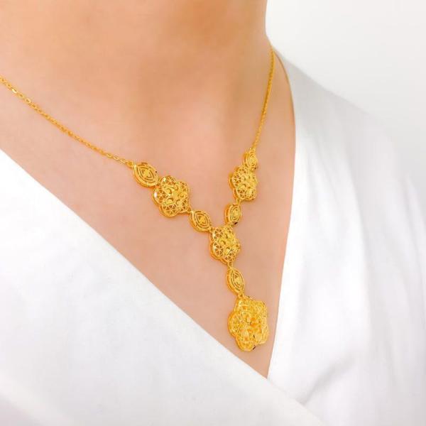 Swirling Floral Motif Necklace Set