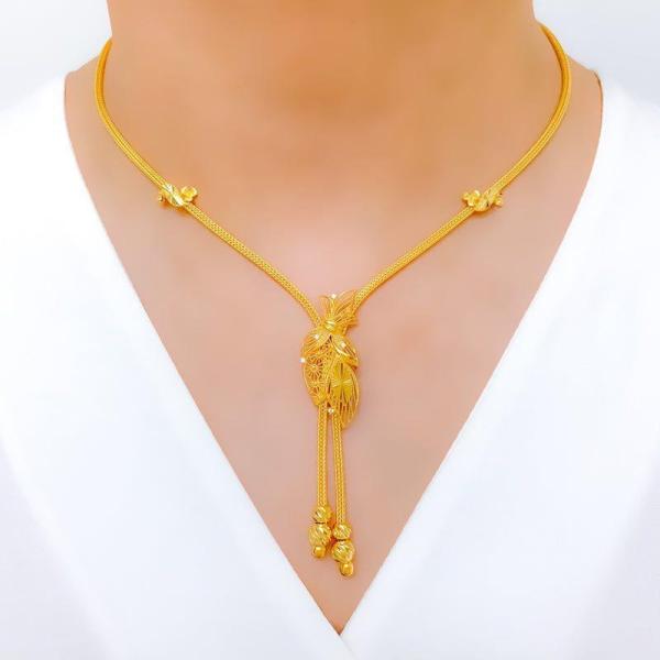 Iconic Layered Leaf Necklace Set