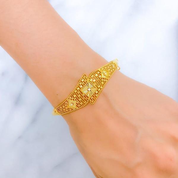 Intricate Striped Jali Bangle Bracelet