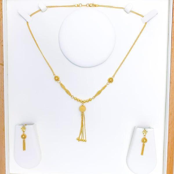 Delightful Flower Accented Necklace Set