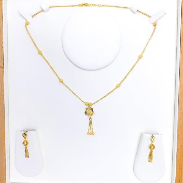 Graceful Hanging Flower Necklace Set