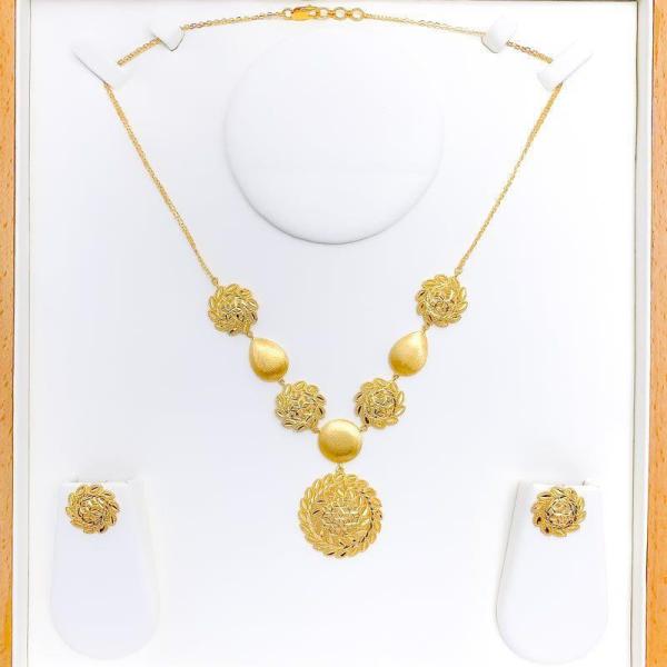 Upscale Floral Dome Necklace Set