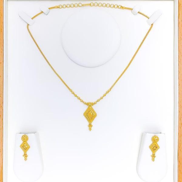 Lightweight Versatile Necklace Set