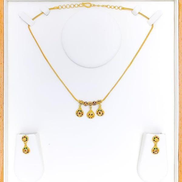 Decorative Glossy Necklace Set