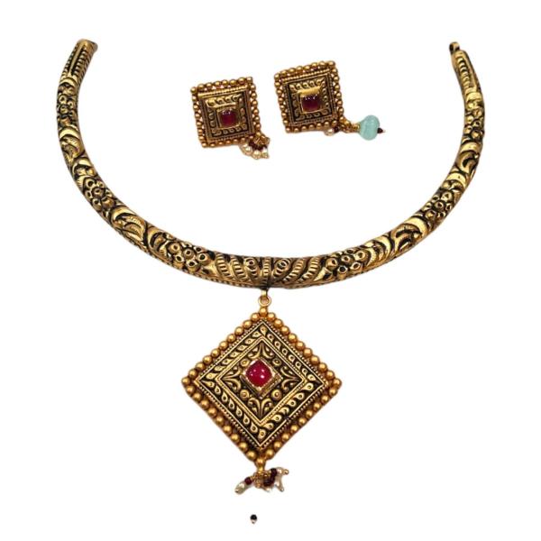 Elegant Hasli Set with Square Shape & Square Earring in Beautiful Design 