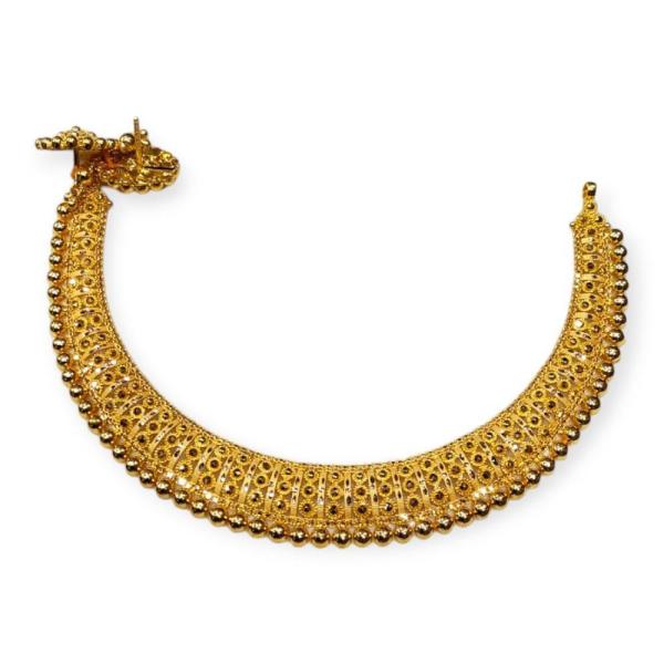 Amazing Gold necklace in Beautiful Design for Ladies 