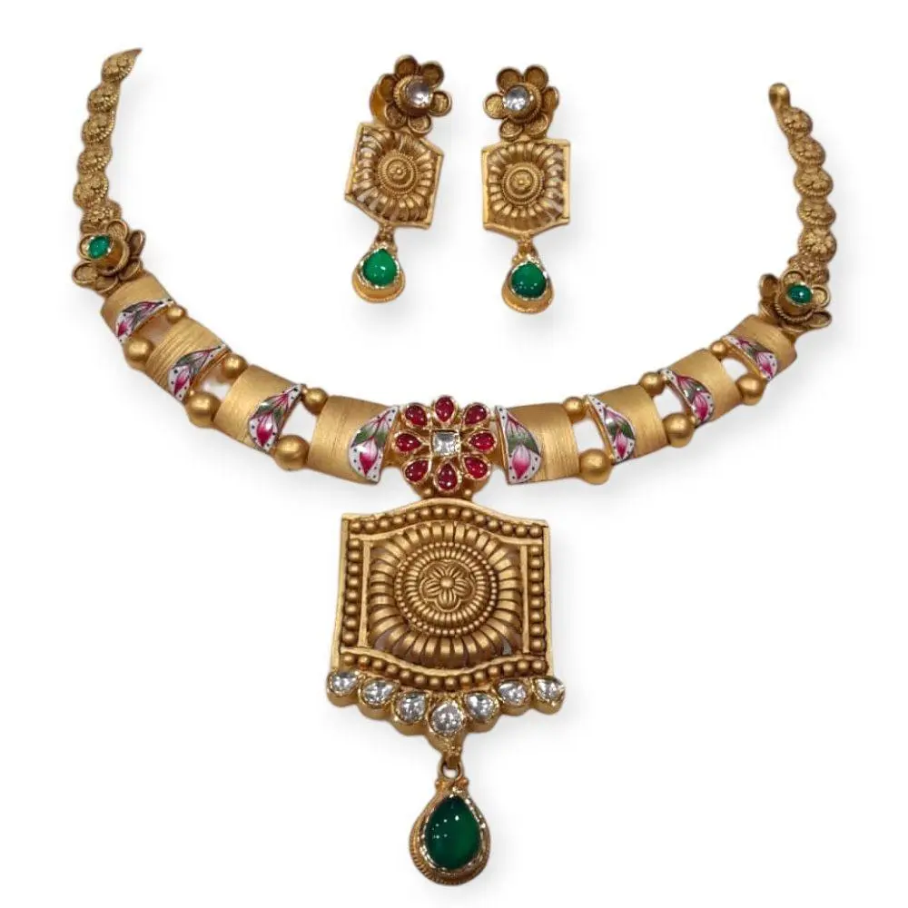 Adoreable Antique Necklace Set with Unique Design 