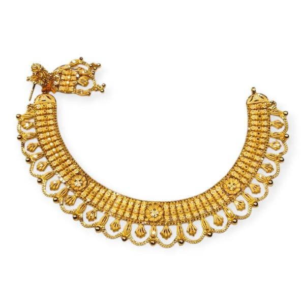 Gold Necklace in Beautiful Floral Work 